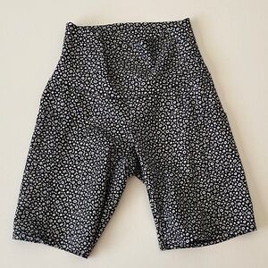 Waterlust spotted eagle ray bike shorts black white XS recycled plastic